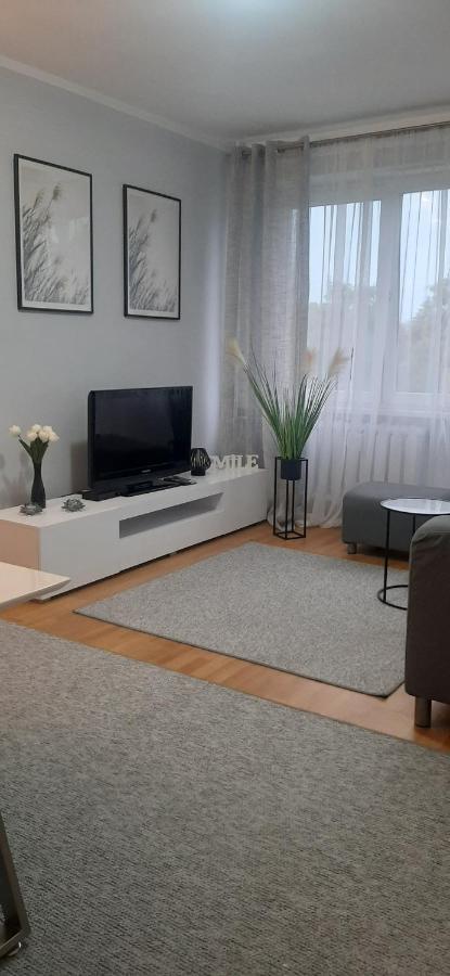 Flowers Apartament Apartment Pila Ngoại thất bức ảnh