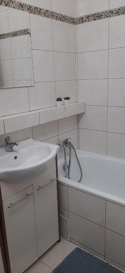 Flowers Apartament Apartment Pila Ngoại thất bức ảnh